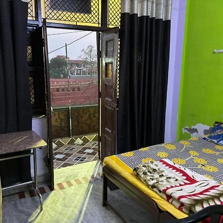 Maatu Shri Comfort Stay-Guest House Матура Екстериор снимка