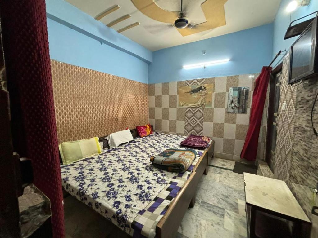 Maatu Shri Comfort Stay-Guest House Матура Екстериор снимка
