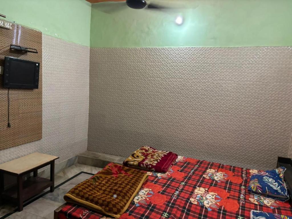 Maatu Shri Comfort Stay-Guest House Матура Екстериор снимка
